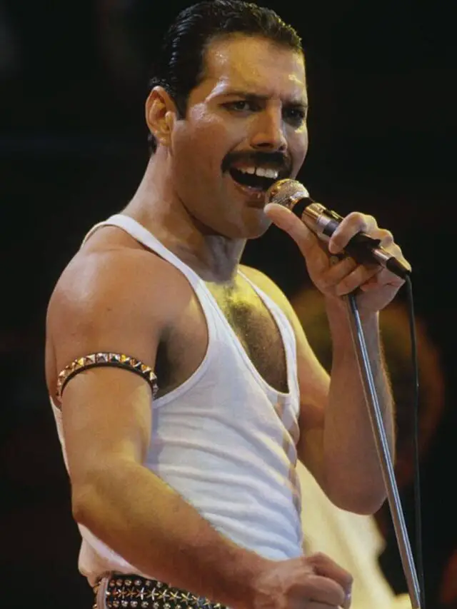 Freddie Mercury’s Renowned Teeth And The Secrets It Hide - Silent Guitar